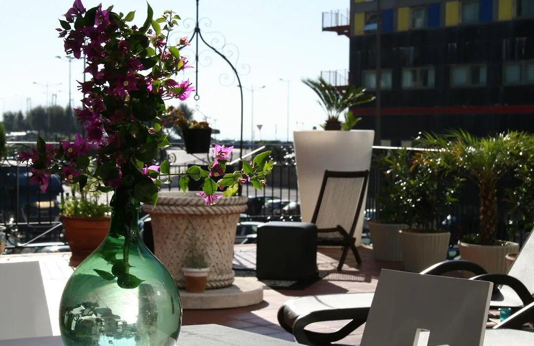 B&B Mini Hotel Incity-Close Train Station And Port--1